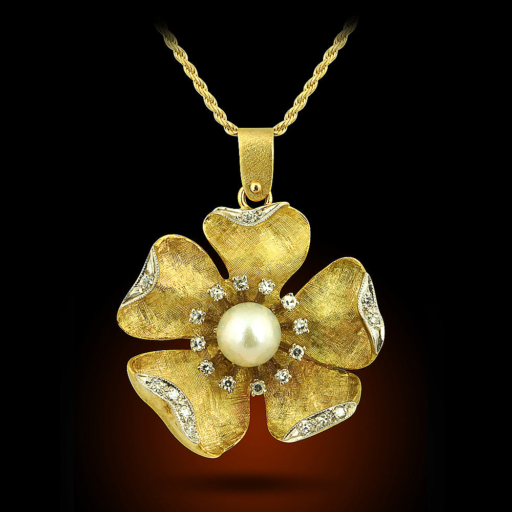 18K Yellow Gold Diamond Flower Pendant With One Pearl 0.50Ct Total Diamond Weight